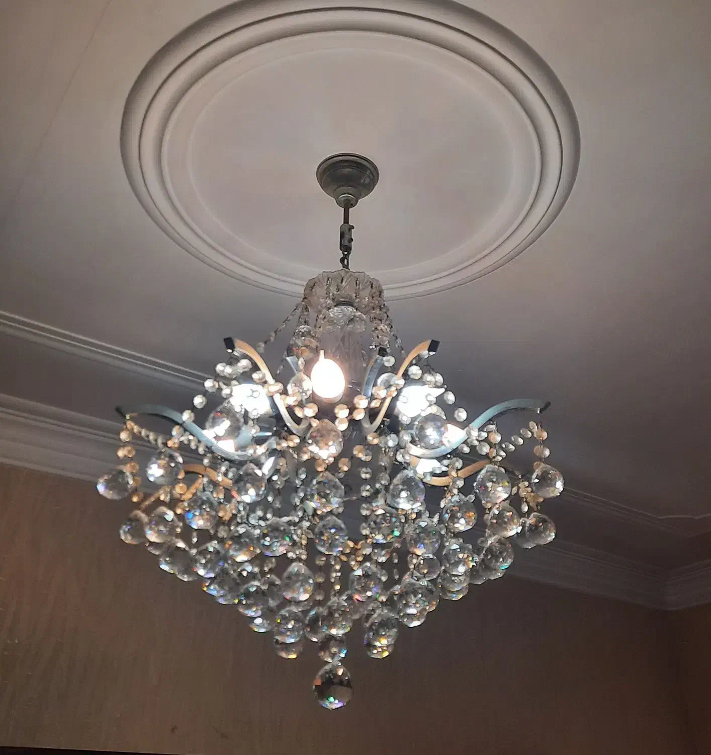 لوستر کریستال دو عدد۸شاخه یکعدد۶شاخه و دو دیوارکوب|لوستر و چراغ آویز|لاهیجان, جمهوری|دیوار