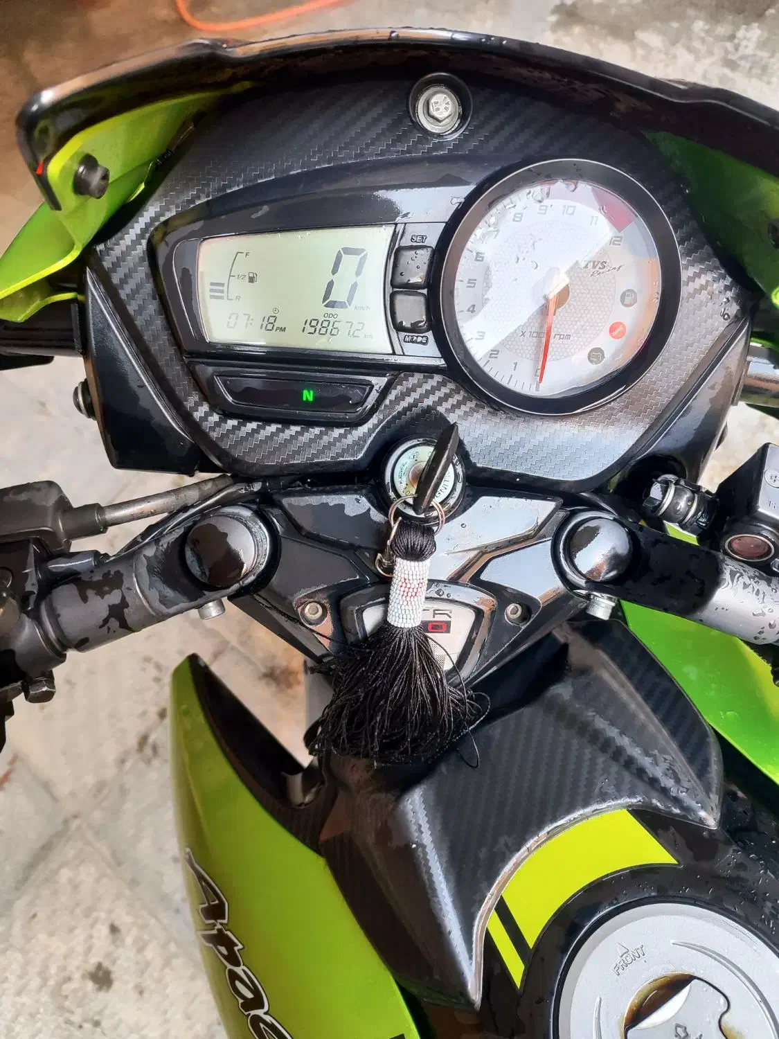 اپاچی|موتورسیکلت|دماوند, گیلاوند|دیوار