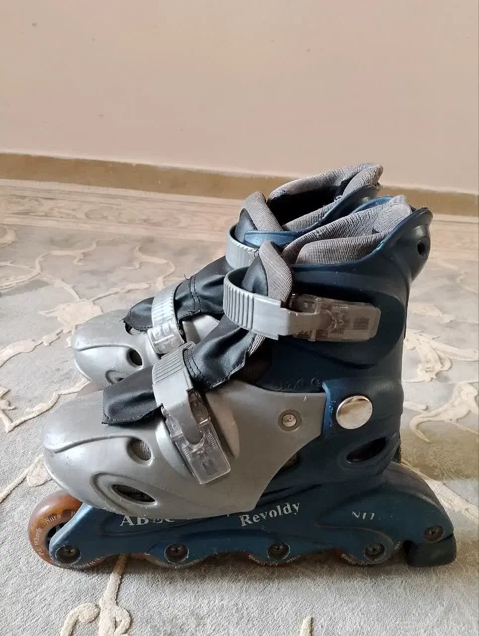 کفش اسکیت سایز قابل تغییر|دوچرخه، اسکیت، اسکوتر|تهران, شهرک ولیعصر جنوبی|دیوار