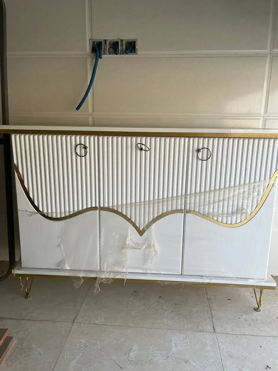 مبلمان و مصنوعات چوبی|مبلمان خانگی و میز عسلی|بندر دیر, |دیوار