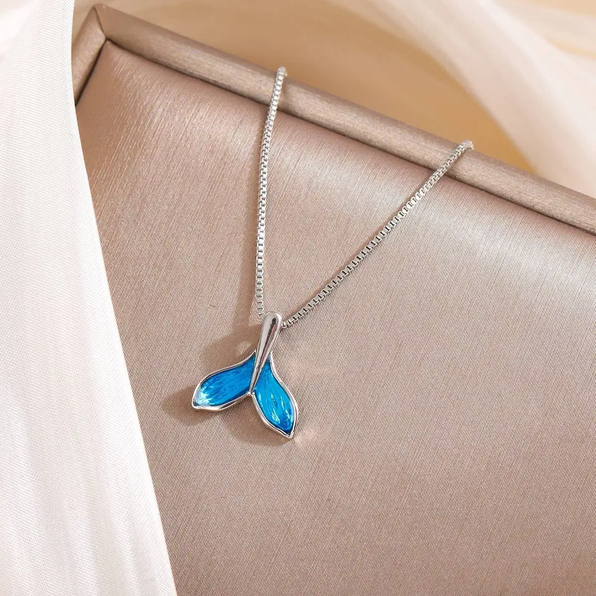 گردنبند وال|جواهرات|قم, ژاندارمها|دیوار