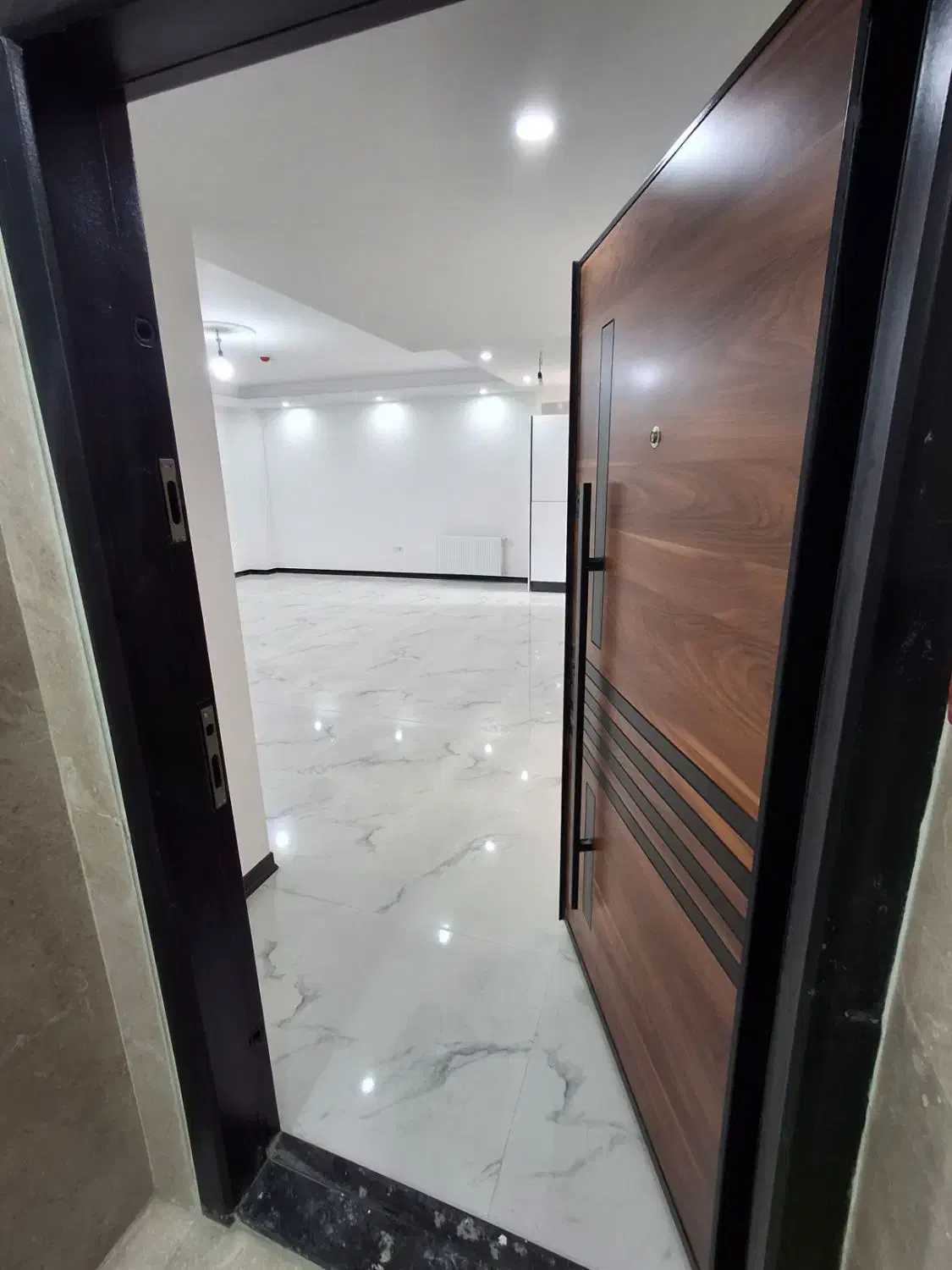 آپارتمان ۱۰۵ متری کلید نخورده تکواحدی دوخواب فول