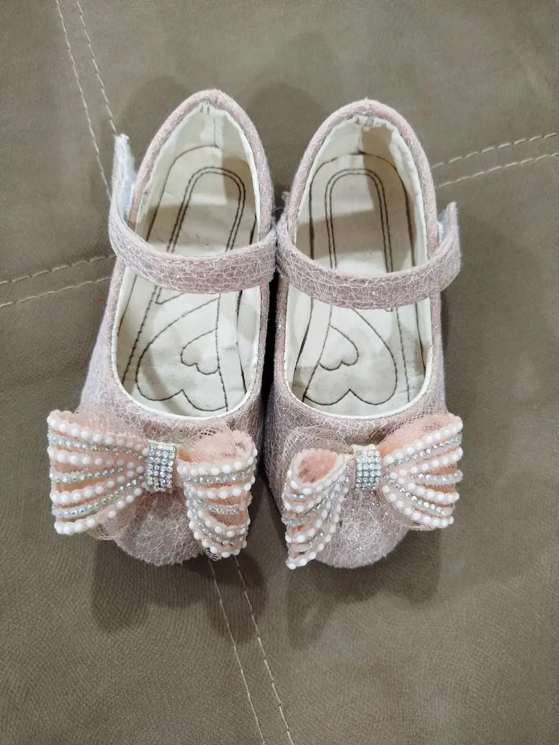 فروش کفش دخترانه در حد نو کم استفاده شده|کفش و لباس بچه|برازجان, |دیوار