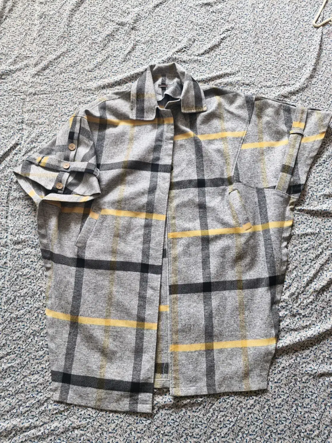 پالتو|لباس|نیشابور, هفده شهریور|دیوار