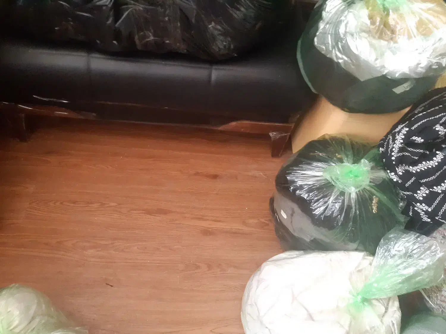 مبل چرم دونفره مشکی|مبلمان خانگی و میز عسلی|تهران, فلاح|دیوار