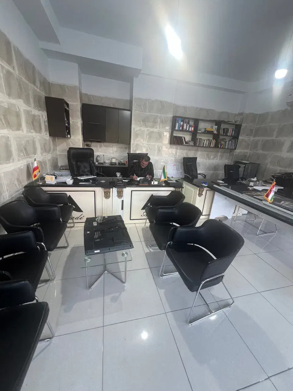 نیازمند کارگر خدماتی برای امور دفتر املاک|استخدام سرایداری و نظافت|گرمدره, |دیوار