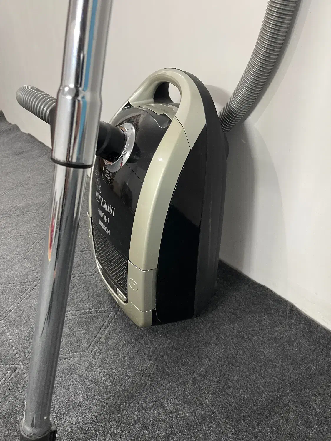 جاروبرقی بوش ۳۰۰۰ وات|جاروبرقی، جارو شارژی، بخارشو|ورامین, ورامین|دیوار