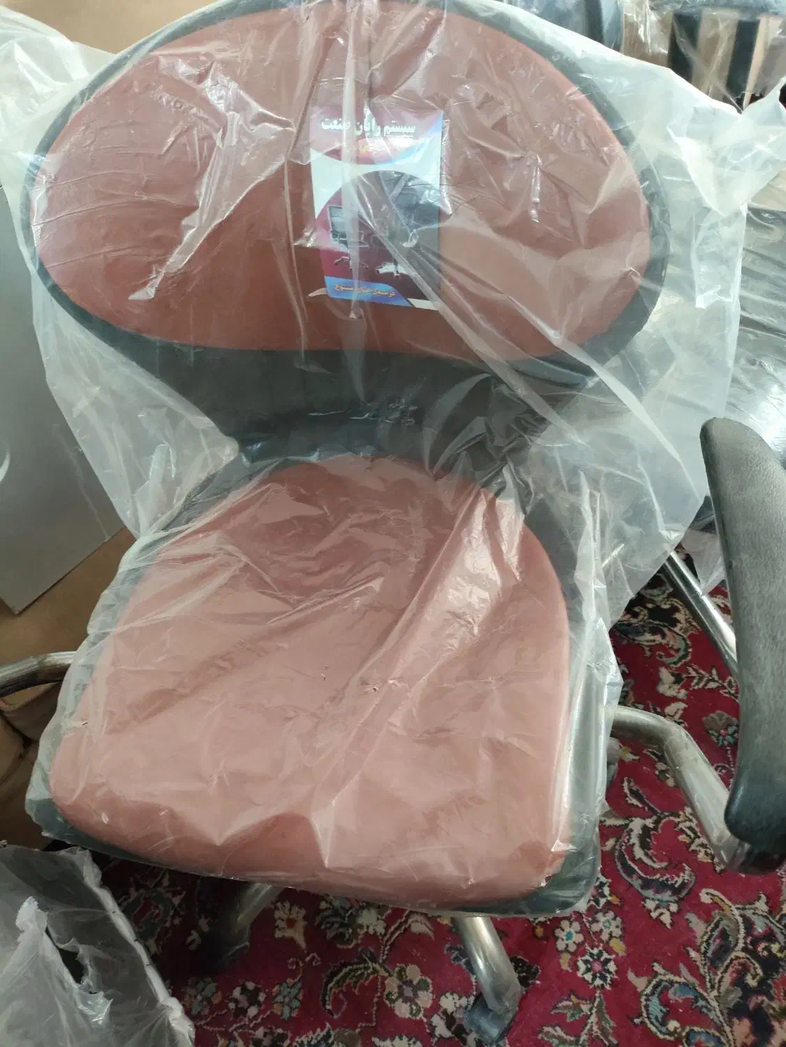 تعدادی صندلی اداری|مبلمان اداری|گلپایگان, |دیوار