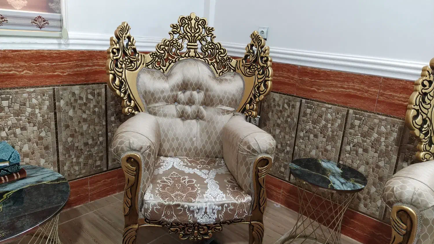 مبل سلطنتی به همراه جلو مبلی|مبلمان خانگی و میز عسلی|زاهدان, |دیوار