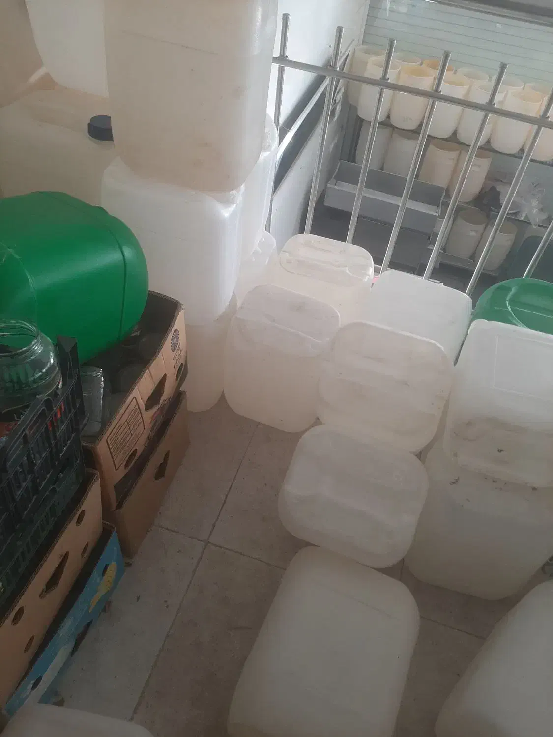 گالون۱۸ لیتری|ظروف نگهدارنده، پلاستیکی، یکبارمصرف|سنندج, |دیوار