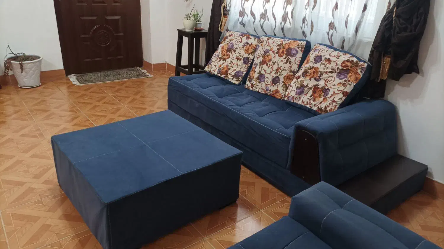 مبل راحتی نیم ست به همراه جلو مبلی|مبلمان خانگی و میز عسلی|صومعهسرا, |دیوار