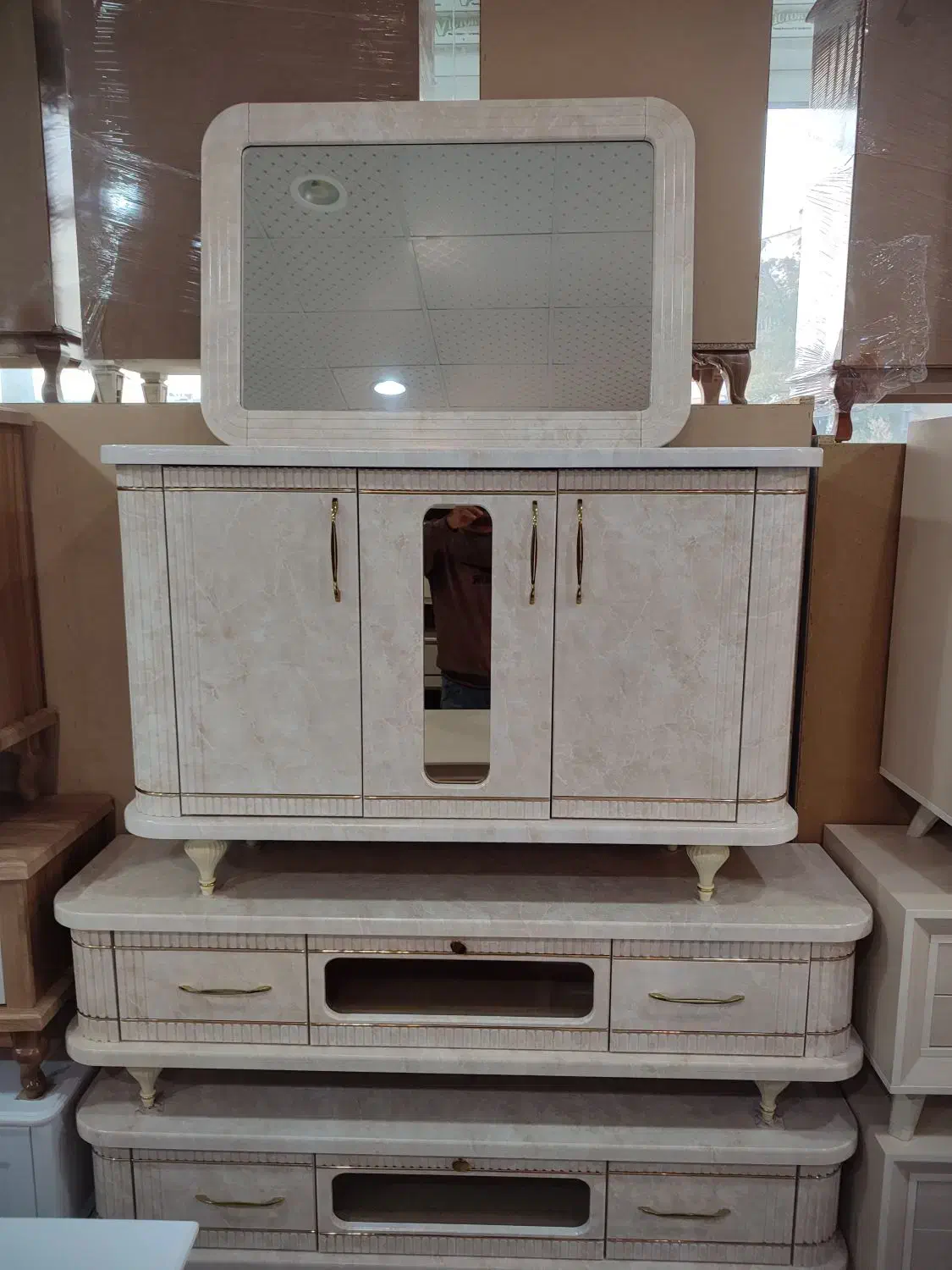 آینه و کنسول کد ۸۱۸|بوفه، ویترین، کنسول|کرج, پیشاهنگی|دیوار