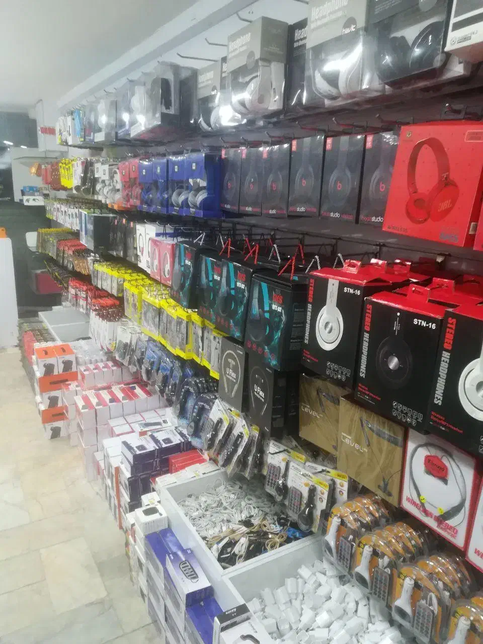 فروش هدفن و لوازم دیگه|لوازم جانبی موبایل و تبلت|کرمان, |دیوار