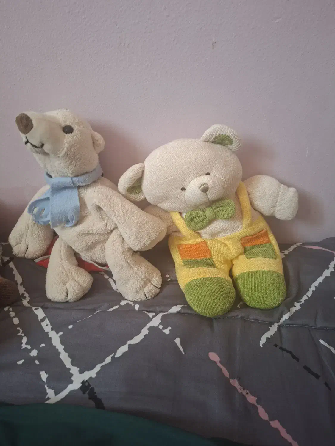 عروسک|اسباب‌بازی بچه|فولادشهر, فولادشهر|دیوار