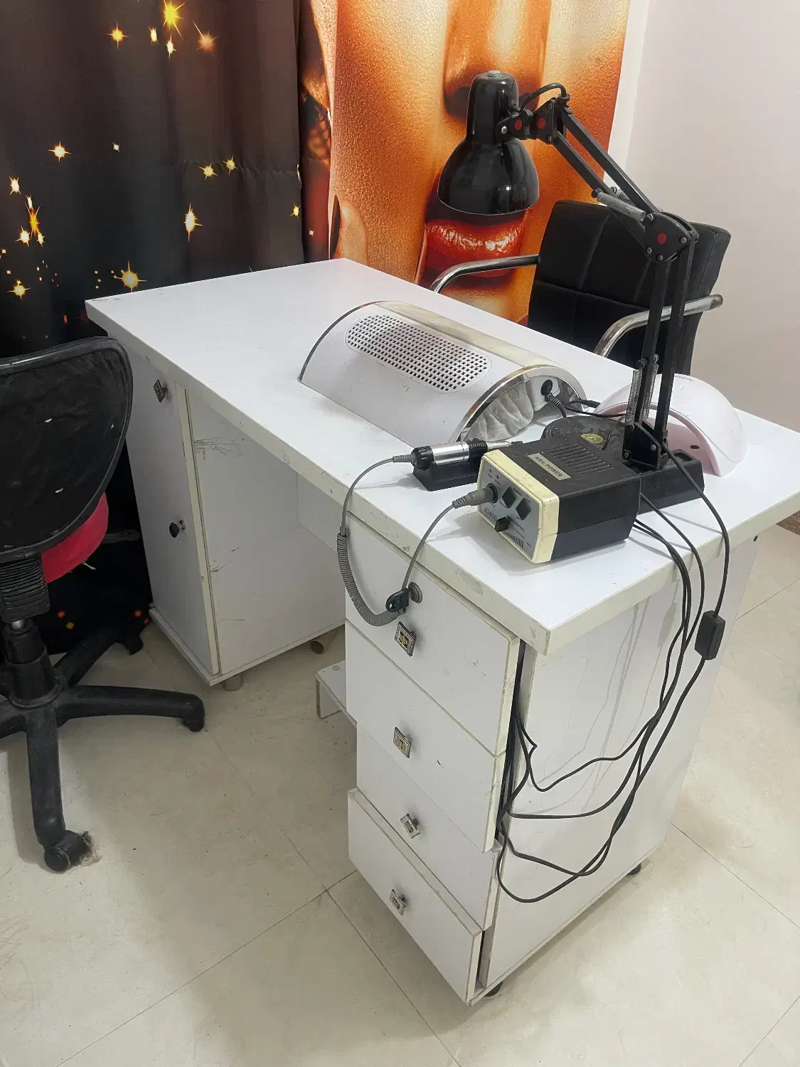 میزناخن محکم‌وسالم|آرایشگاه و سالن‌های زیبایی|رشت, باهنر|دیوار