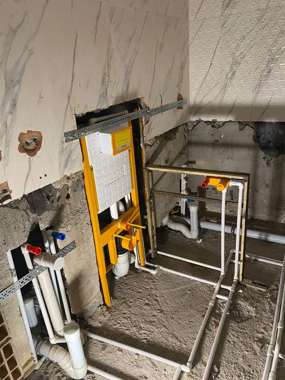 لوله کشی آب فاظلاب با نازلترین قیمت|خدمات پیشه و مهارت|رشت, یخسازی|دیوار