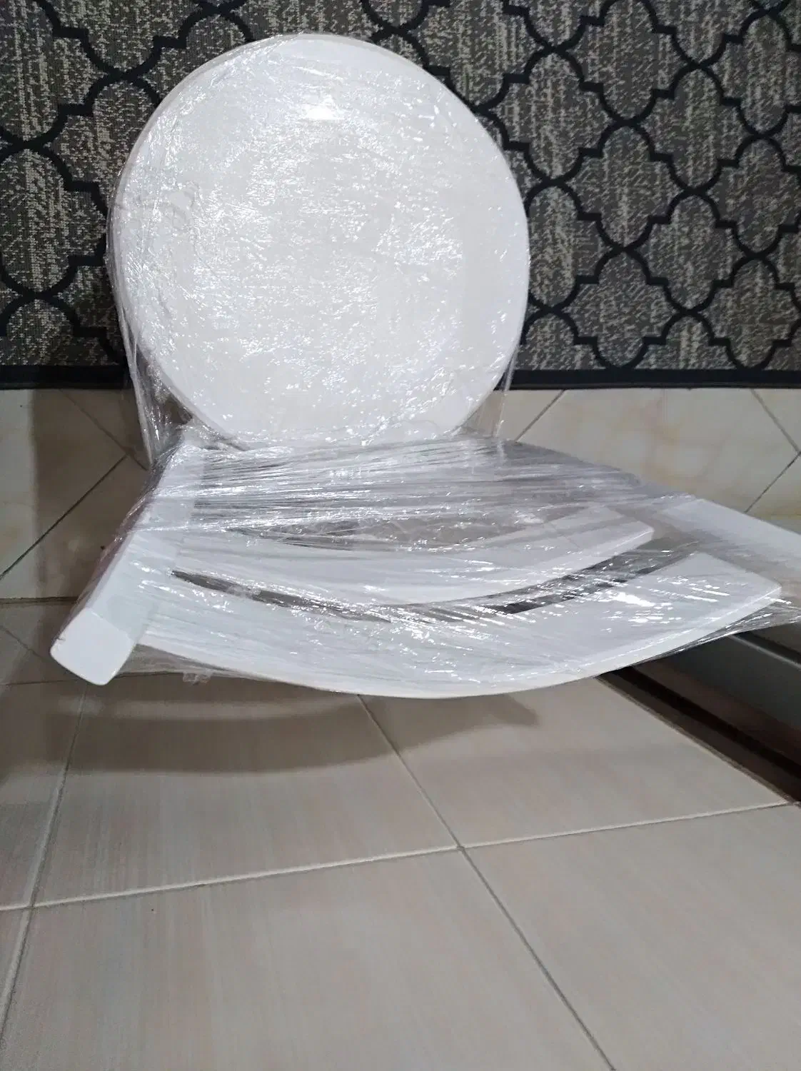 یک عدد صندلی کم کارکرد|صندلی و نیمکت|رشت, لاکان|دیوار