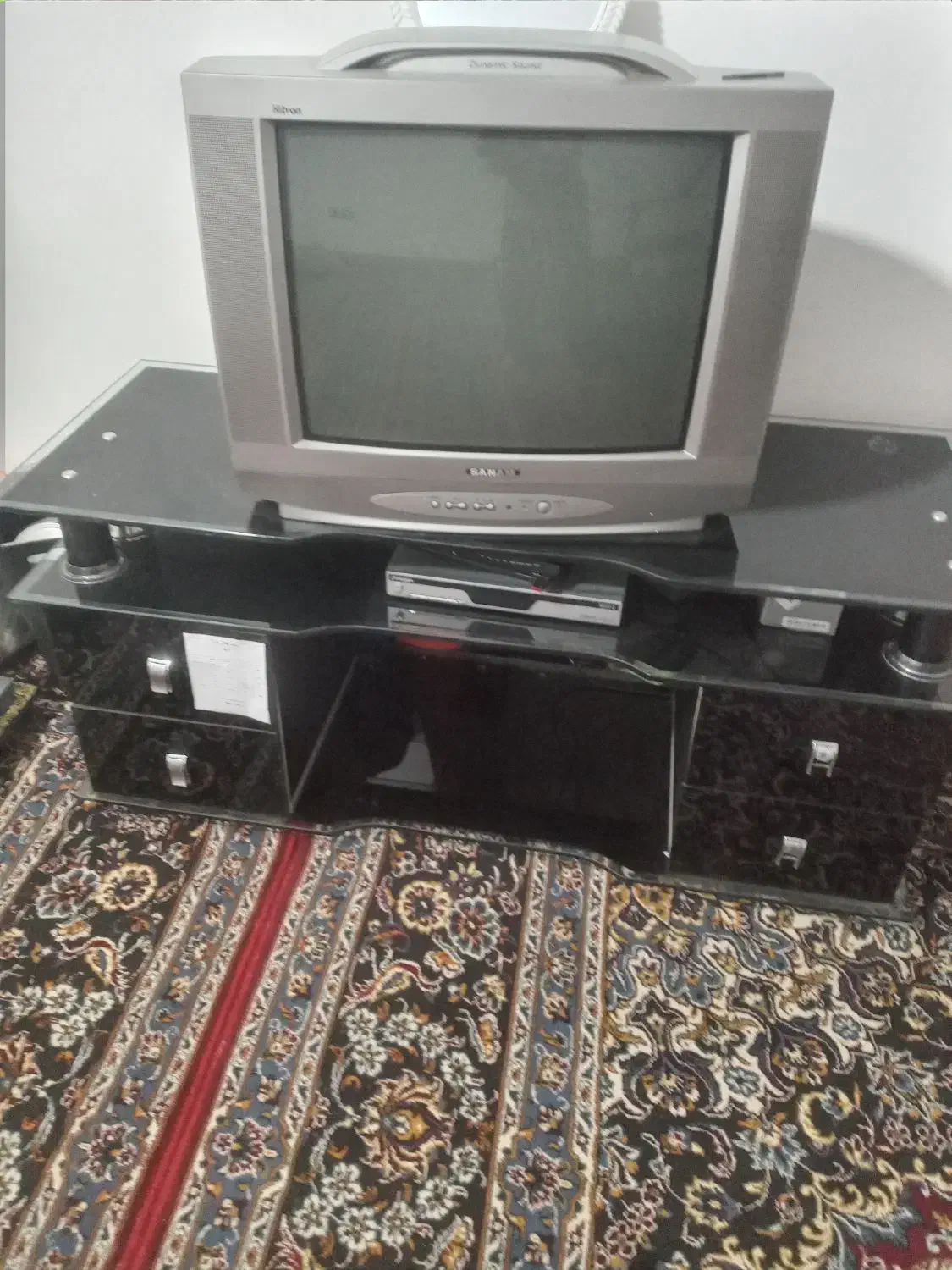 تلویزیون ومیز تلویزیون هر دو باهم ۲میلیون تومان|تلویزیون و پروژکتور|شیروان (خراسان), |دیوار