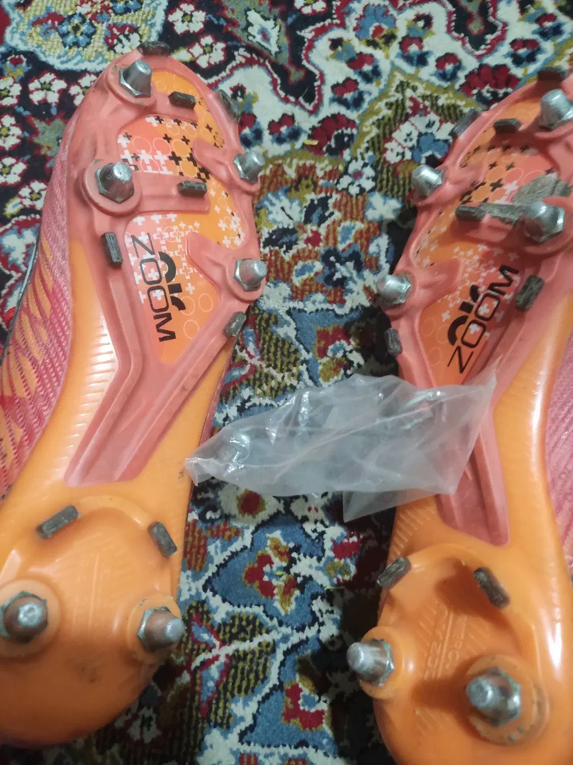 کفش چمن نایک|کیف، کفش، کمربند|دهدشت, |دیوار