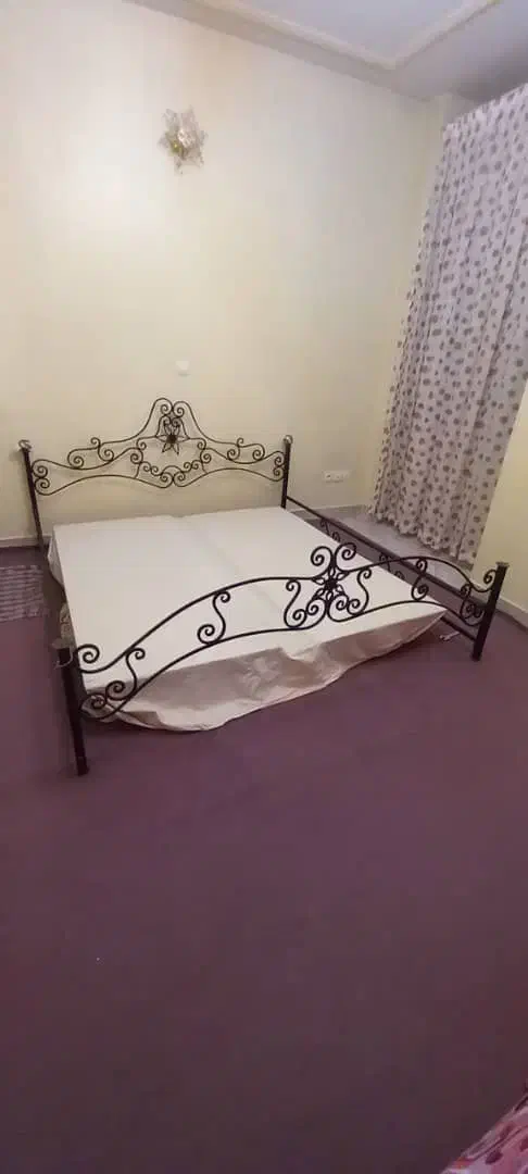 تخت دونفره فرفروژه کاملا سالم|تخت و سرویس خواب|تهران, جوادیه|دیوار