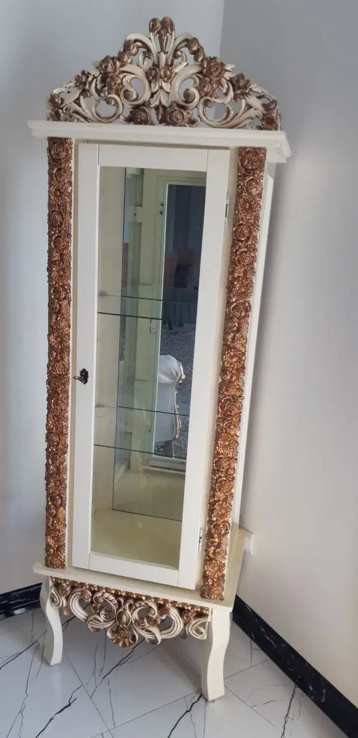 ویترین بسیار تمیز درحدنو قد۱/۹۰|بوفه، ویترین، کنسول|پردیس, فاز ۴|دیوار