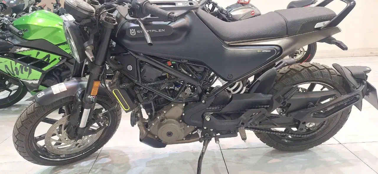 اسوارت پیلن  1403صفر خشک|موتورسیکلت|تهران, فلسطین (میدان انقلاب)|دیوار