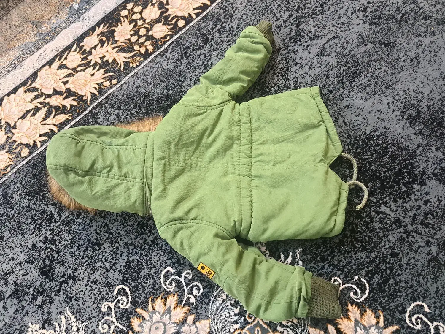 کاپشن|کفش و لباس بچه|مشهد, سجادیه|دیوار