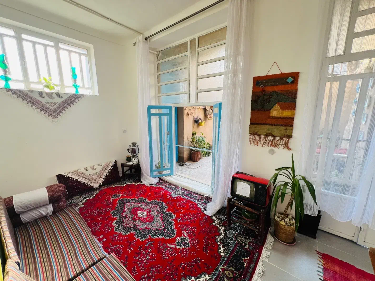 اقامتگاه بومگردی ، مبله مستقل|اجارهٔ کوتاه‌مدت آپارتمان و سوئیت|شیراز, شاهچراغ|دیوار