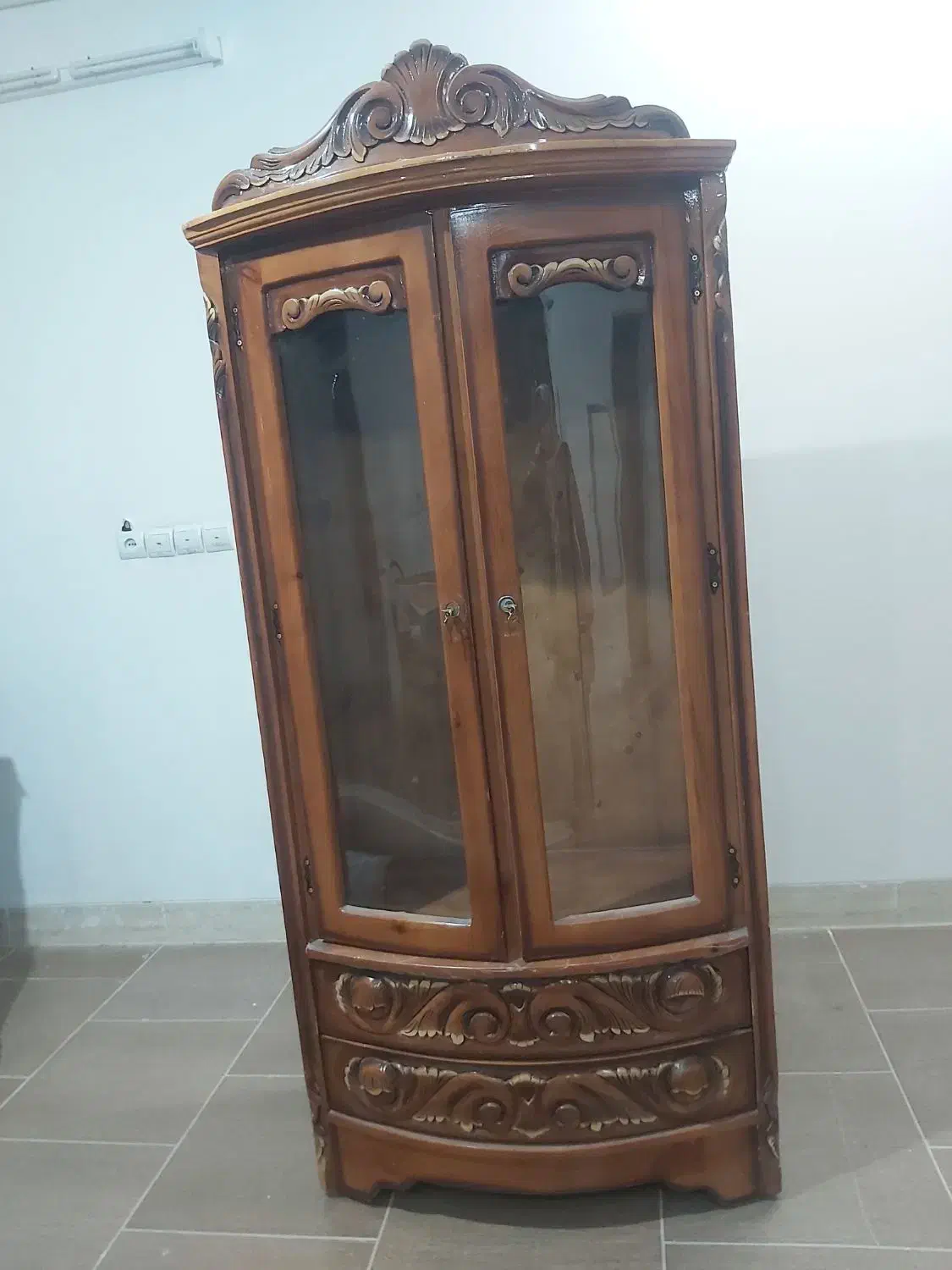 بوفه قدیمی و سالم|بوفه، ویترین، کنسول|حمیدیا, |دیوار