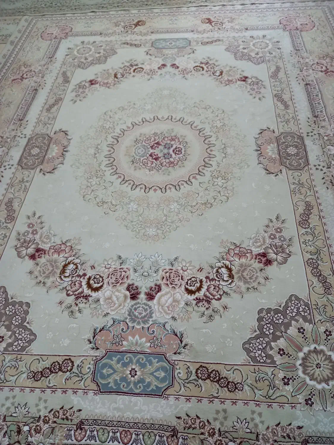 فرش رنگ روشن|فرش|شفت, |دیوار