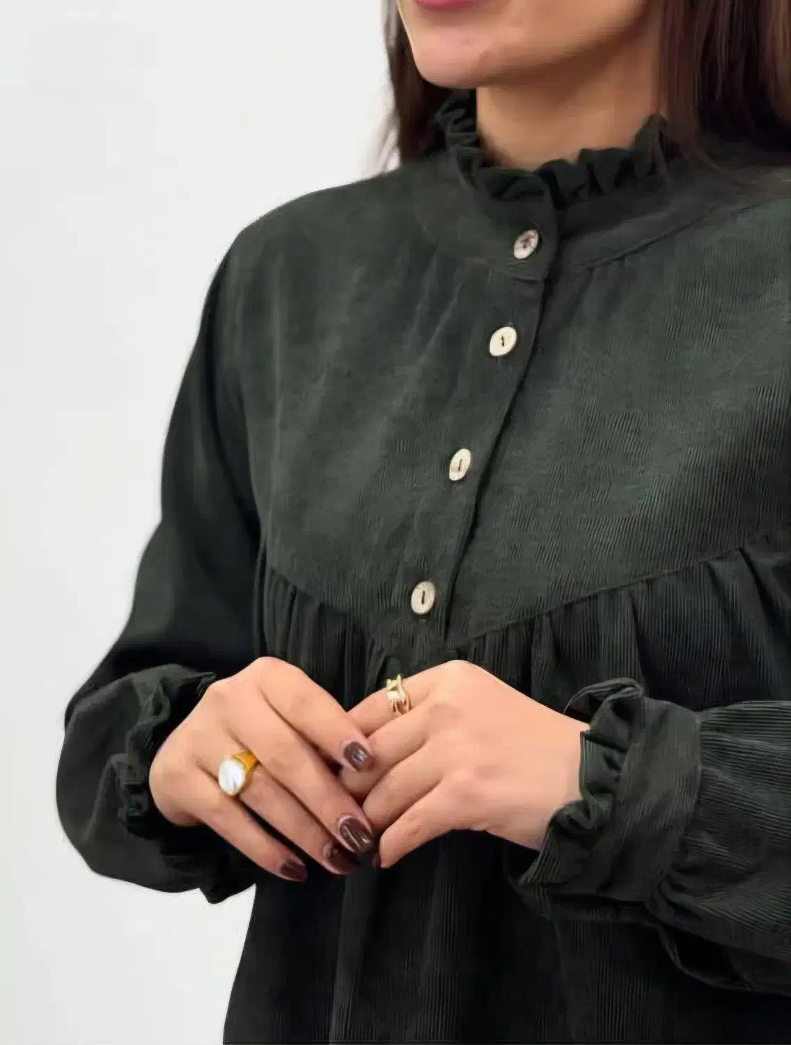 مانتو پاییزه. یقه چین‌|لباس|ری, دیلمان|دیوار