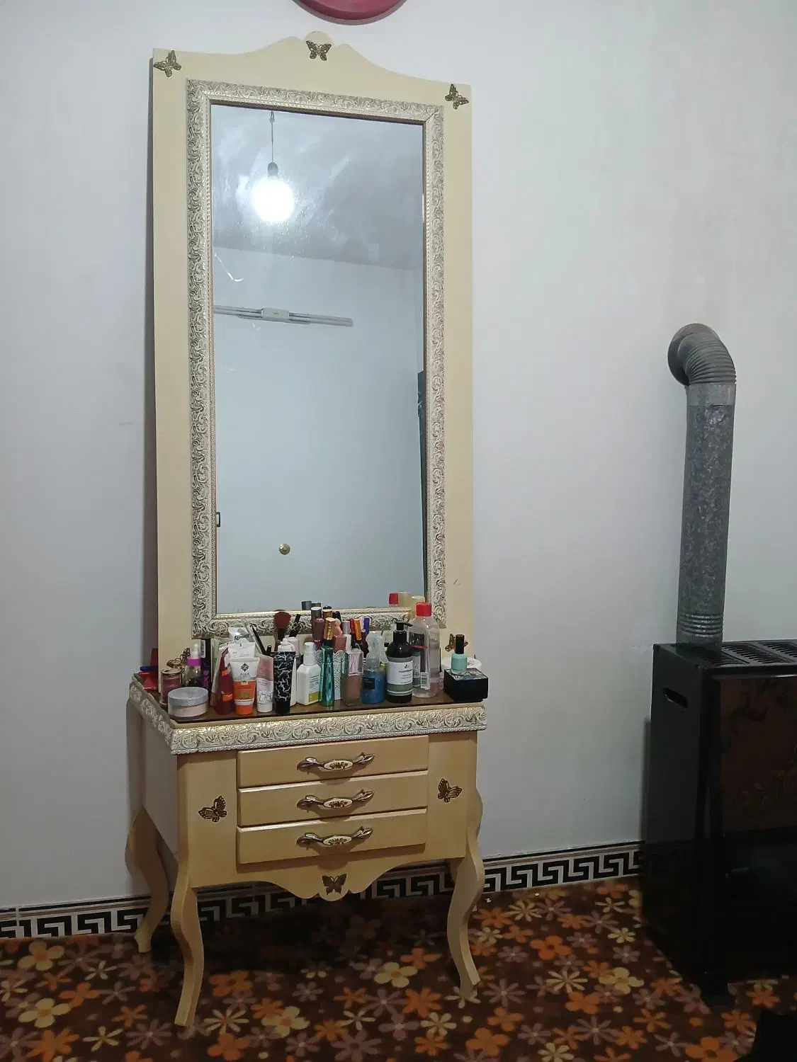 آیینه آرایشی|مبلمان خانگی و میز عسلی|ساری, |دیوار