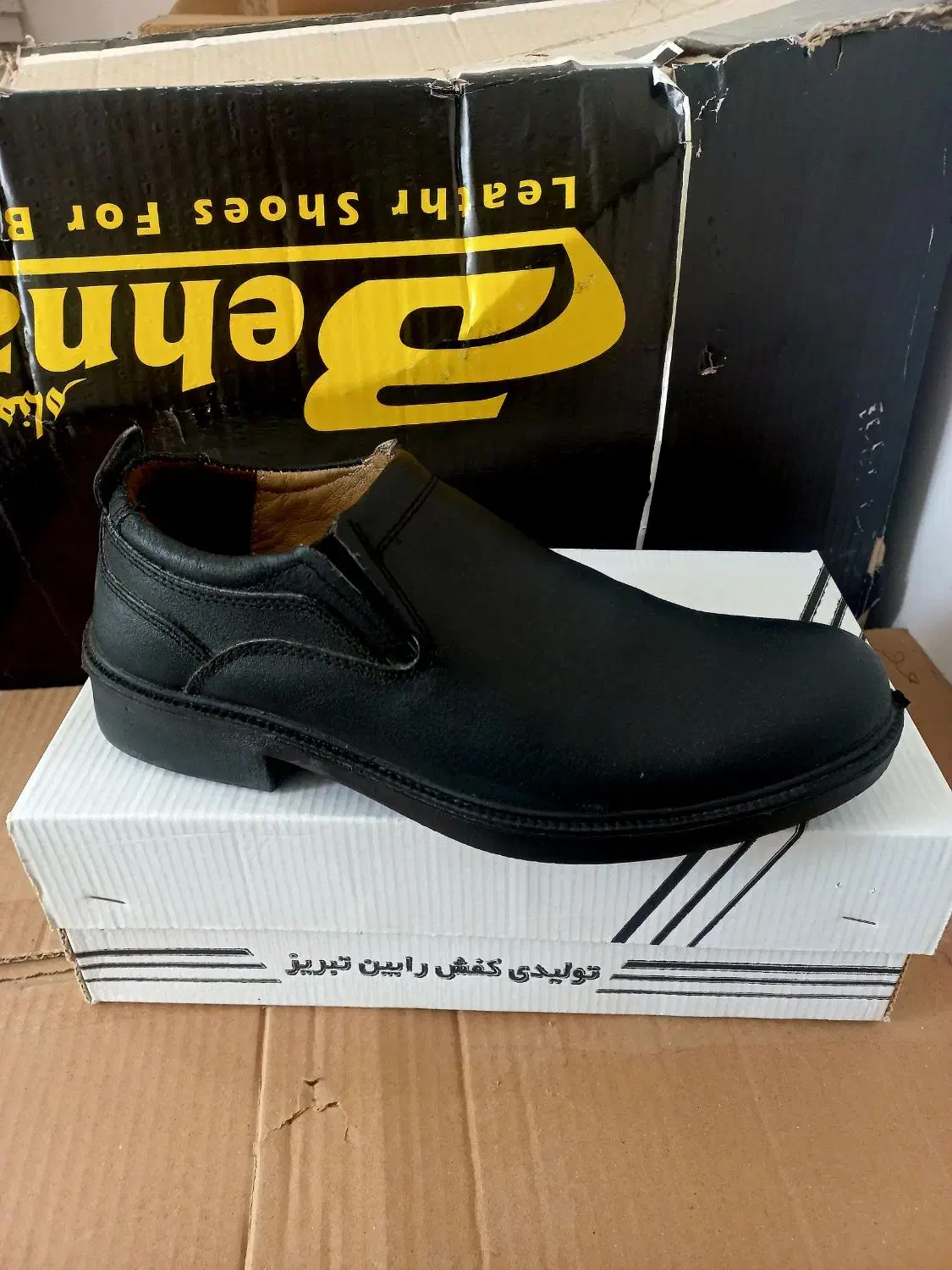 کفش چرم تکرو|کیف، کفش، کمربند|قم, نیروگاه|دیوار