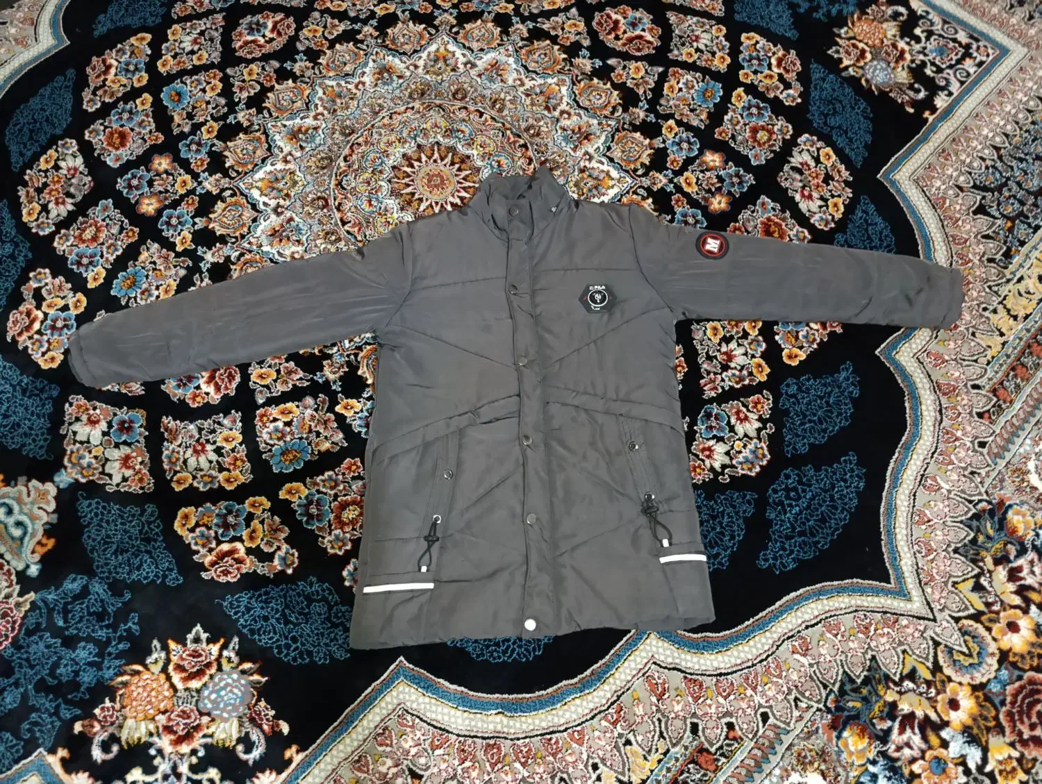 کاپشن|لباس|اسفراین, |دیوار