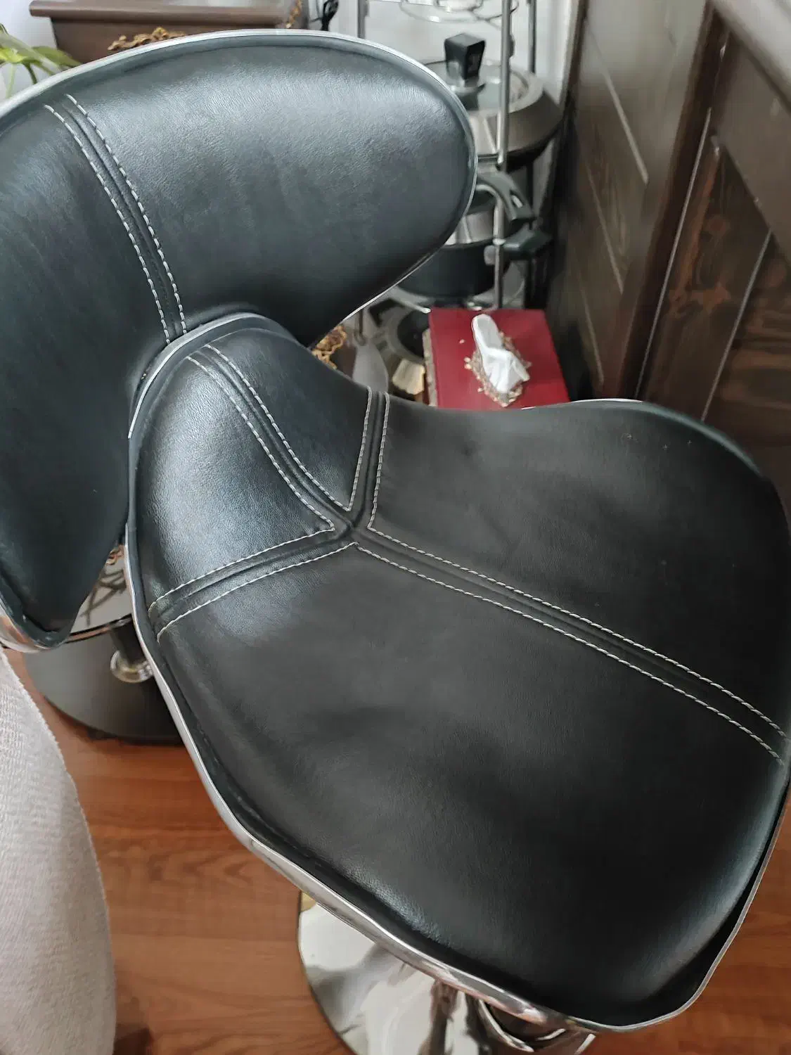 دو عدد صندلی  آشپزخانه|صندلی و نیمکت|بندر انزلی, آذربایجان|دیوار