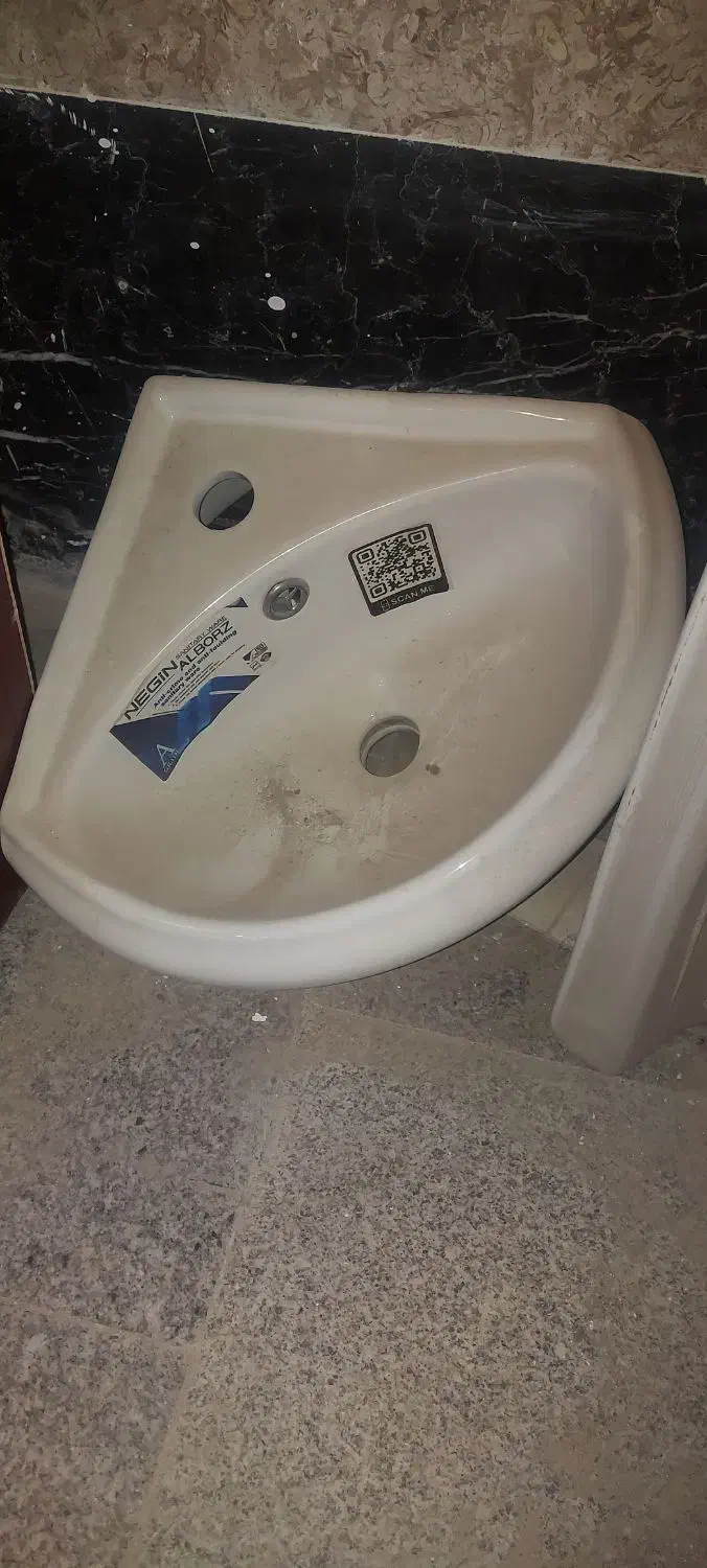 روشویی سه گوش با پایه|لوازم سرویس بهداشتی|کهریزک, |دیوار