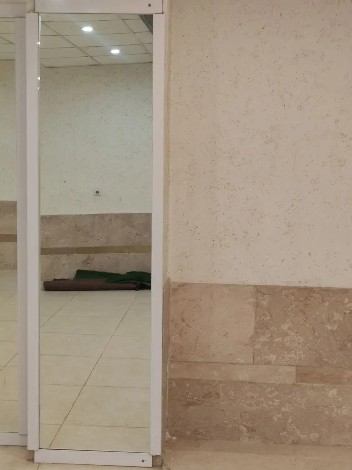 آینه|آینه|شیراز, فرهنگ شهر|دیوار