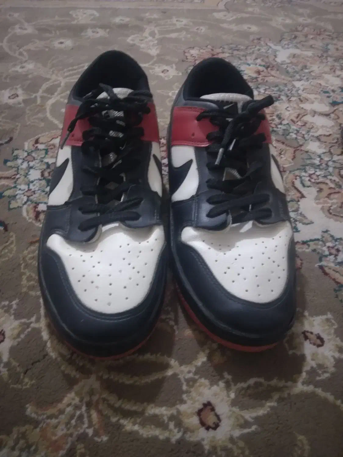 نایک|کیف، کفش، کمربند|دوگنبدان, |دیوار