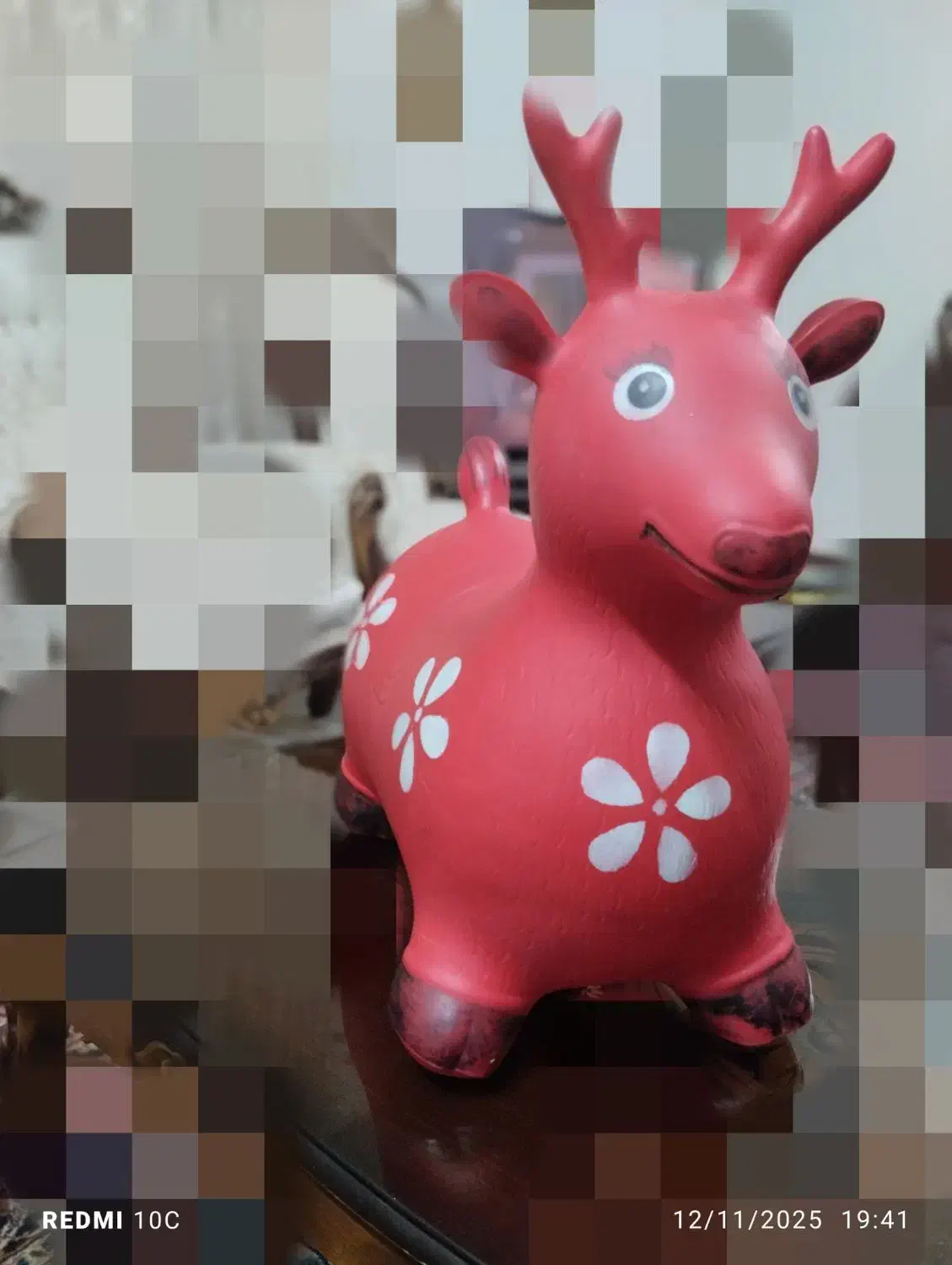 عروسک|اسباب‌بازی بچه|گلبهار, شهر جدید گلبهار|دیوار