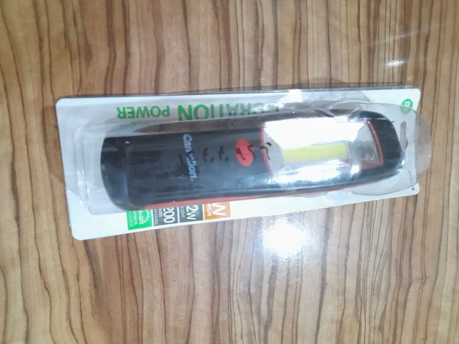 چراغ قوه باطری خور که هم قلاب  واهن ربا برا آویز|لامپ و چراغ|رشت, دیانتی|دیوار