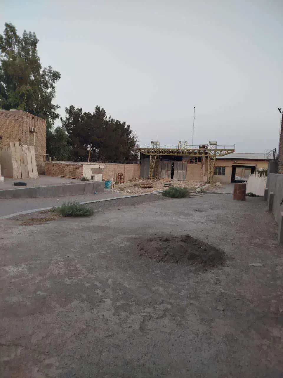 کارخانه در بر جاده کوه سفید 3600 متر با 600مترسوله|اجارهٔ دفتر صنعتی، کشاورزی، تجاری|قم, کوه سفید|دیوار