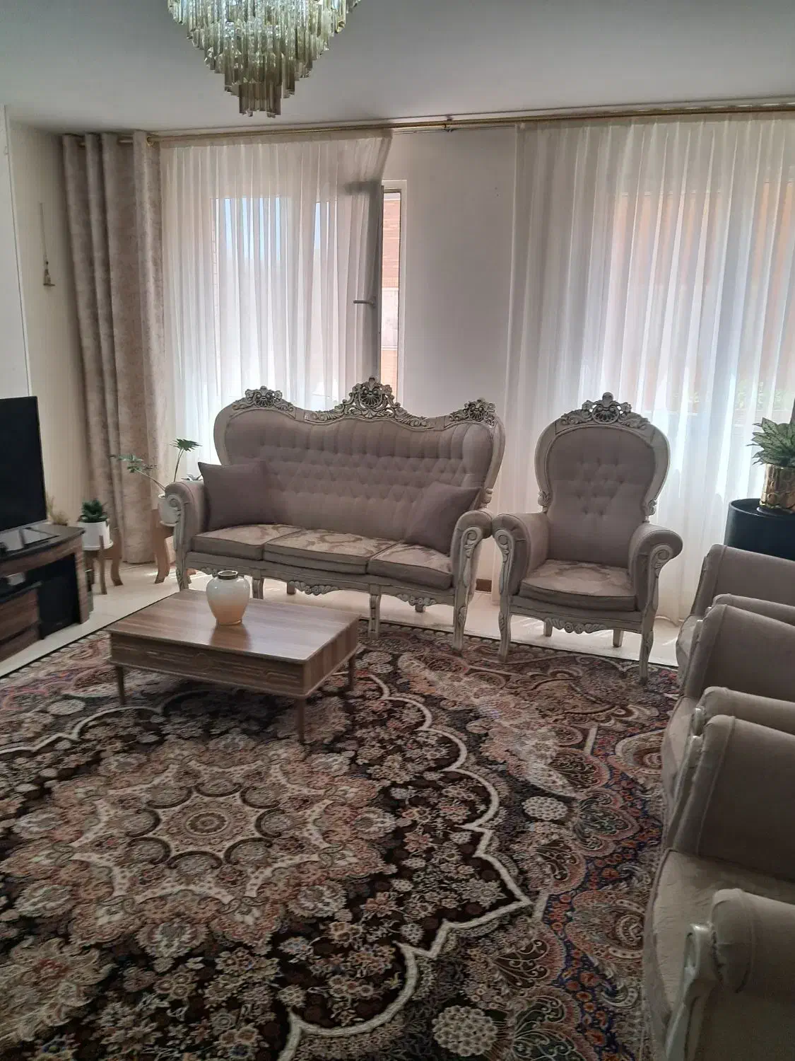 مبل کلاسیک ۹ نفر|مبلمان خانگی و میز عسلی|شاهین‌شهر, مسکن مهر|دیوار