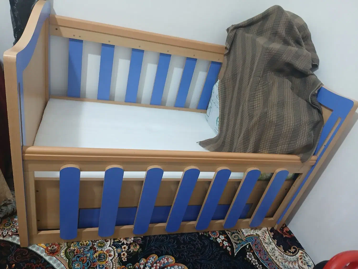 تخت کودک|تخت و صندلی بچه|خرم‌آباد, |دیوار