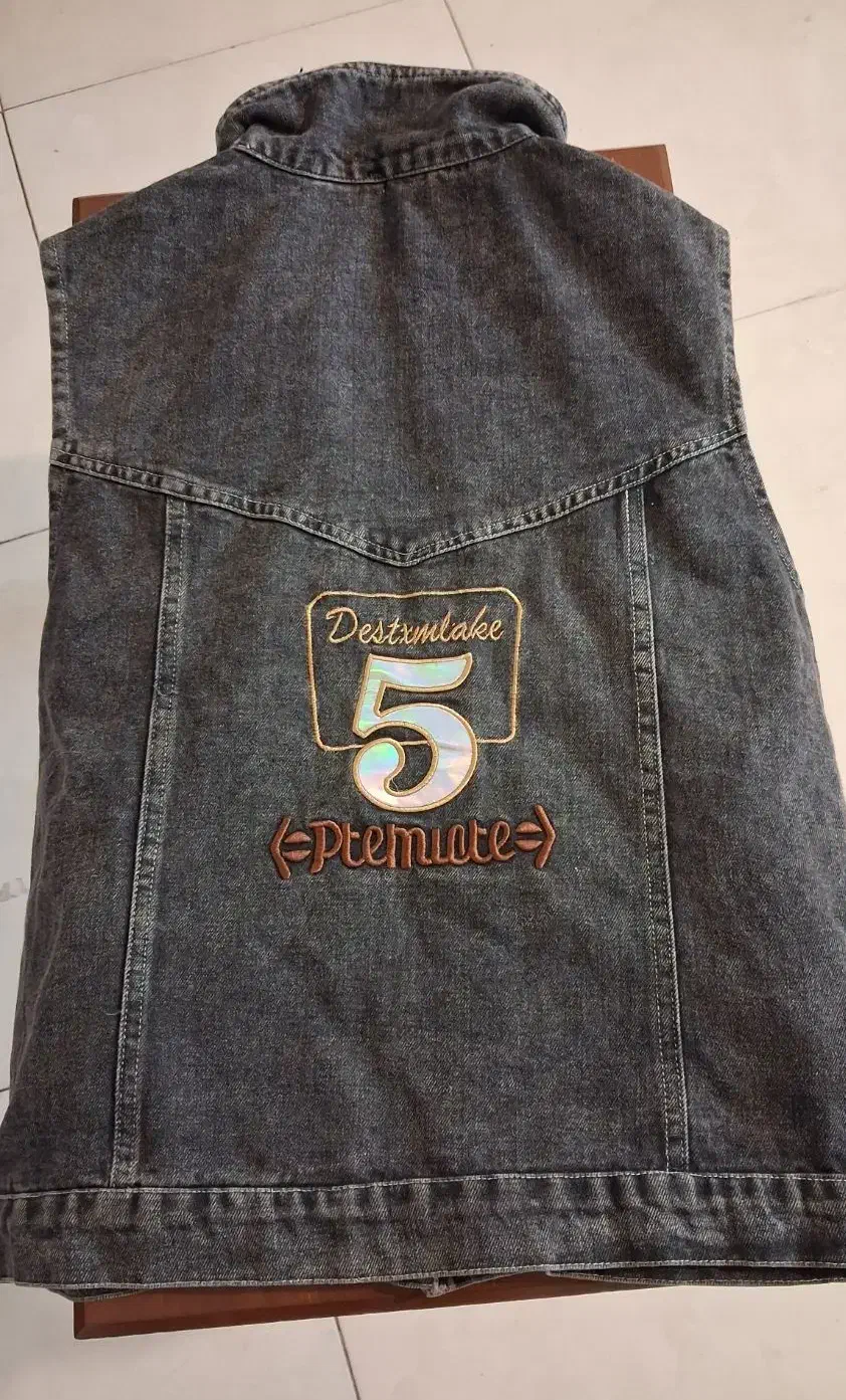 جلیقه ی لی|کفش و لباس بچه|مشهد, سمزقند|دیوار