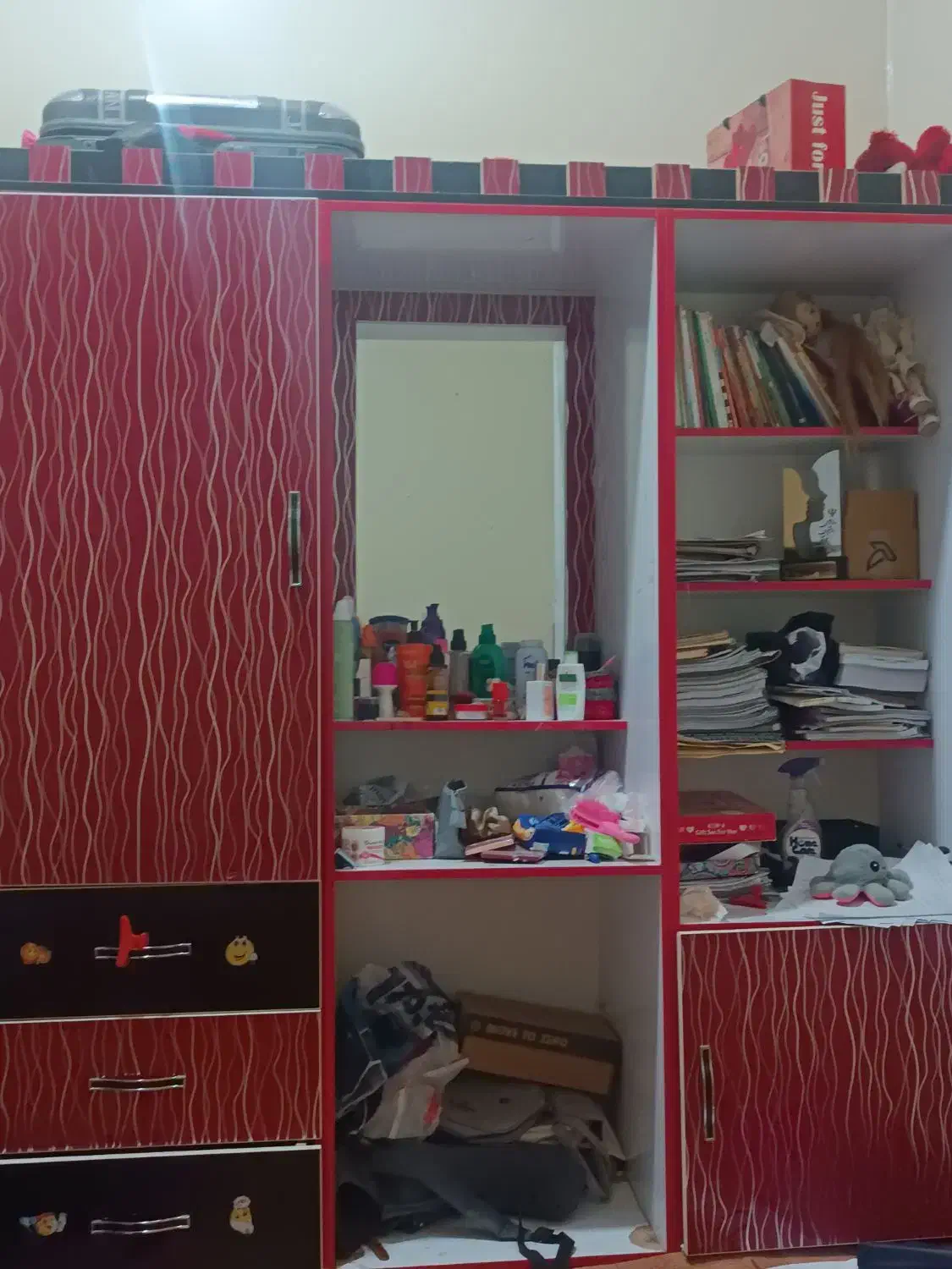 کمد دیواری های گلس قرمز مشکی بسیار نو|جاکفشی، کمد، دراور|اندیمشک, |دیوار