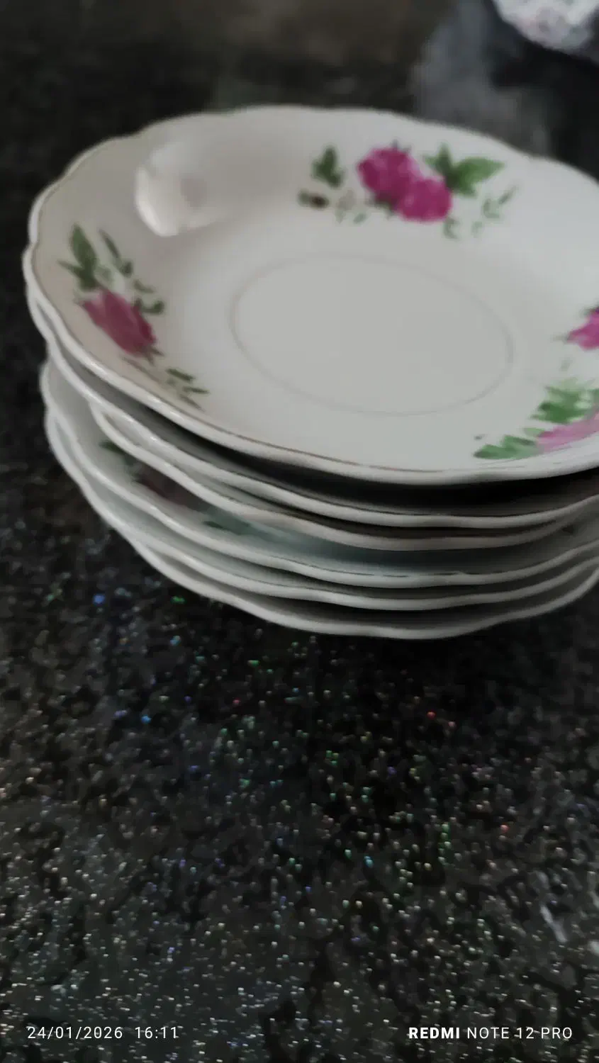 نعلبکی گلسرخی|کلکسیون اشیاء عتیقه|نکا, |دیوار