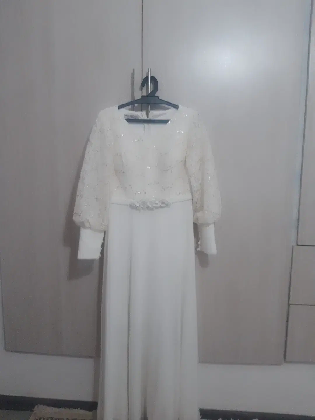 لباس عقد|لباس|صدرا-فارس, فاز ۱|دیوار