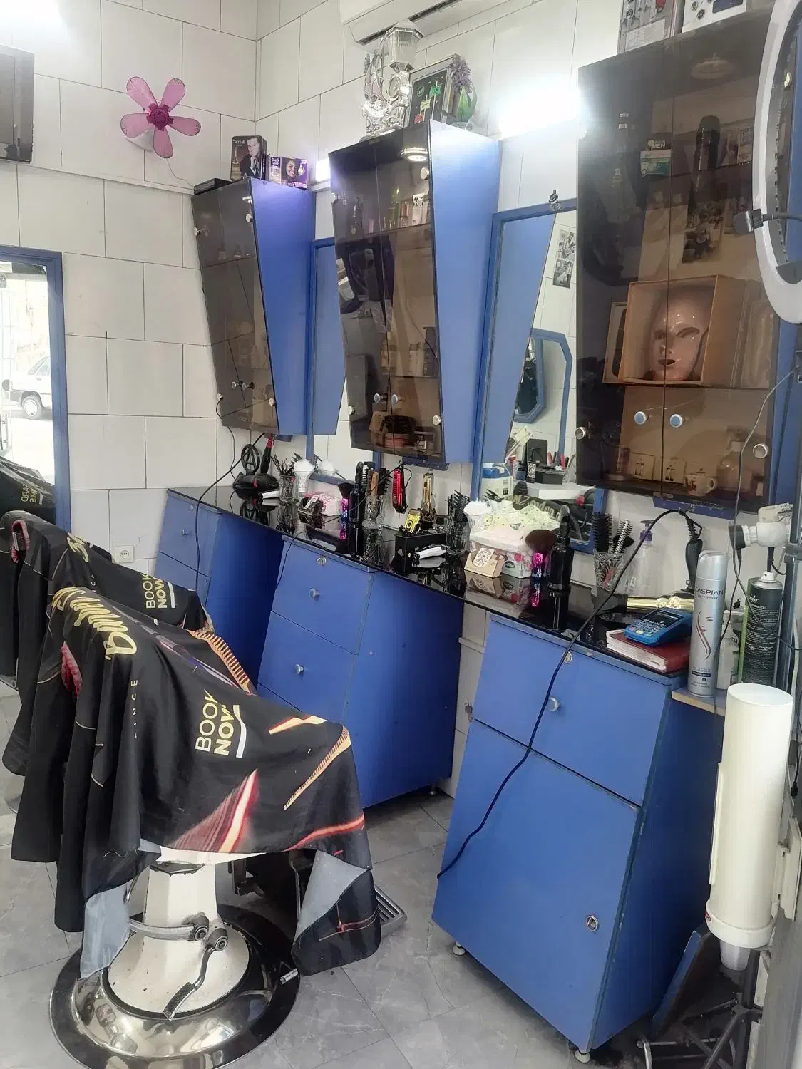 فروش فوقالعاده دکور پیرایش مردانه با صندلی کودک|آرایشگاه و سالنهای زیبایی|شیراز, کوزه گری|دیوار