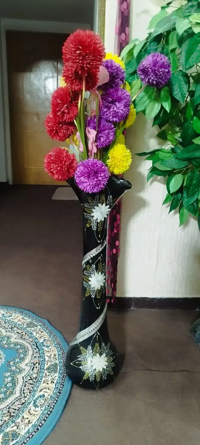 بوفه ، سه عدد گلدان مصنوعی تزینی ، سه عدد صندلی ،|بوفه، ویترین، کنسول|فولادشهر, B2|دیوار