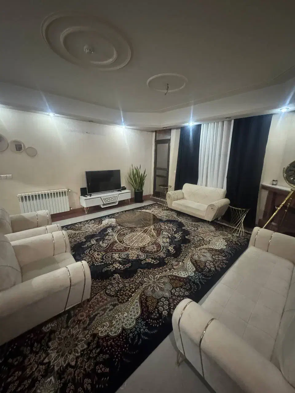 اجاره روزانه.هفتگی/آپارتمان/صدوقی|اجارهٔ کوتاهمدت آپارتمان و سوئیت|قم, سالاریه|دیوار